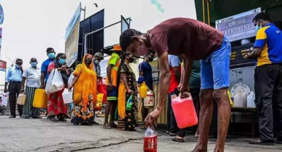 අද (01) මැදියම් රැයේ සිට භූමිතෙල් මිල පහළට